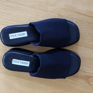 Steve Madden Black 7.5 slides